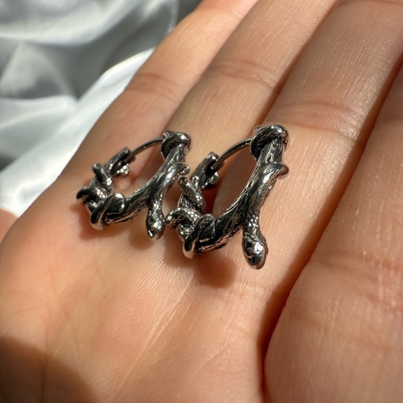 Gothic &Halloween vintage Silver Snake Hoop Earrings - Picture 5 of 5